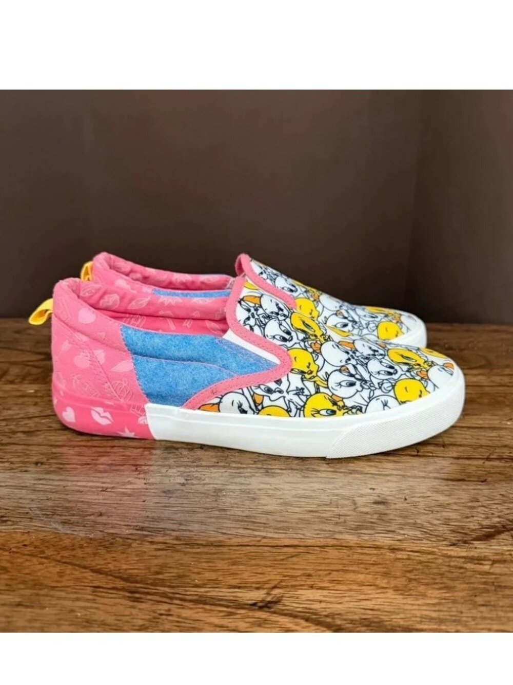 Looney Toons Tweety Bird Shoes Size 7